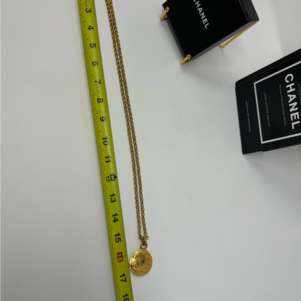 💯 Authentic Chanel Vintage Round CC Mark Pendant Necklace Gold Toned - Picture 6 of 6